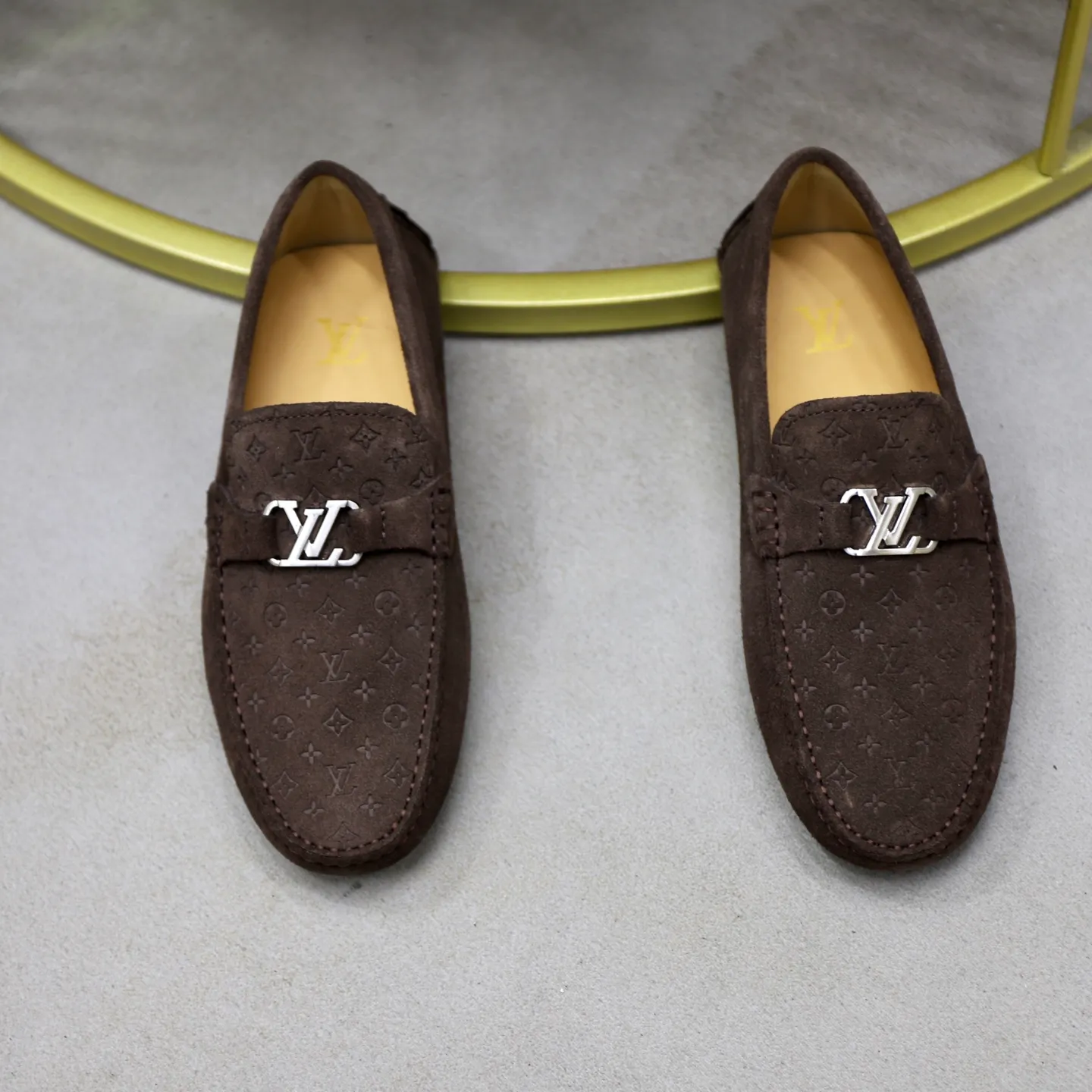 Ex-factory price: 480💰【LV】Louis Vuitton ⚠️High-end men’s driving and pedal series ⚠️38-44 (customized for 45) ⚠️All original cowhide leather! Thick and soft! Made entirely of calfskin lining! The latest non-slip beanie sole! Three-dimensional package technology! Fashionable and classic! Handicrafts! Original high quality! Feel free to compare!